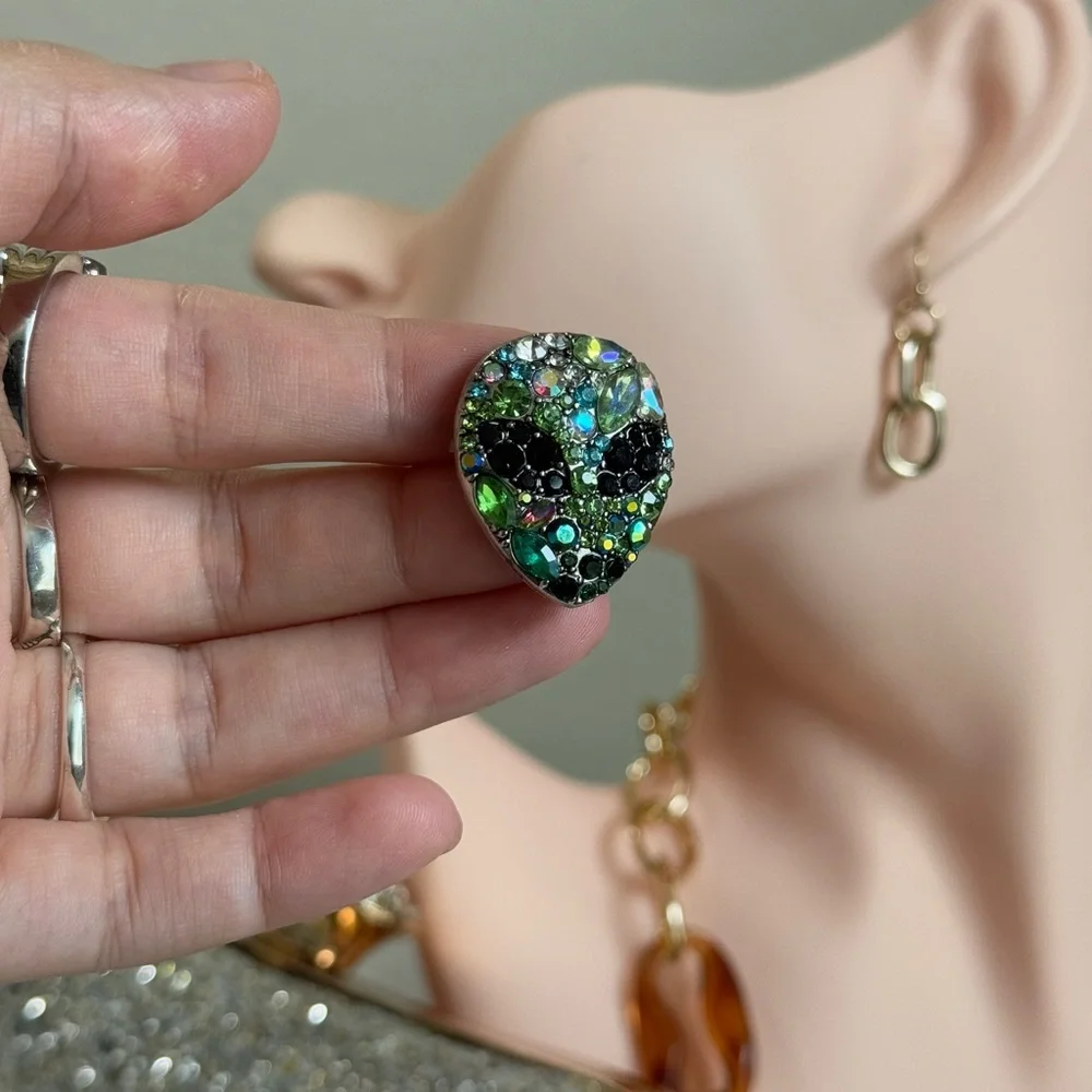 Aliené Rhinestone Brooch - Picture 5 of 7